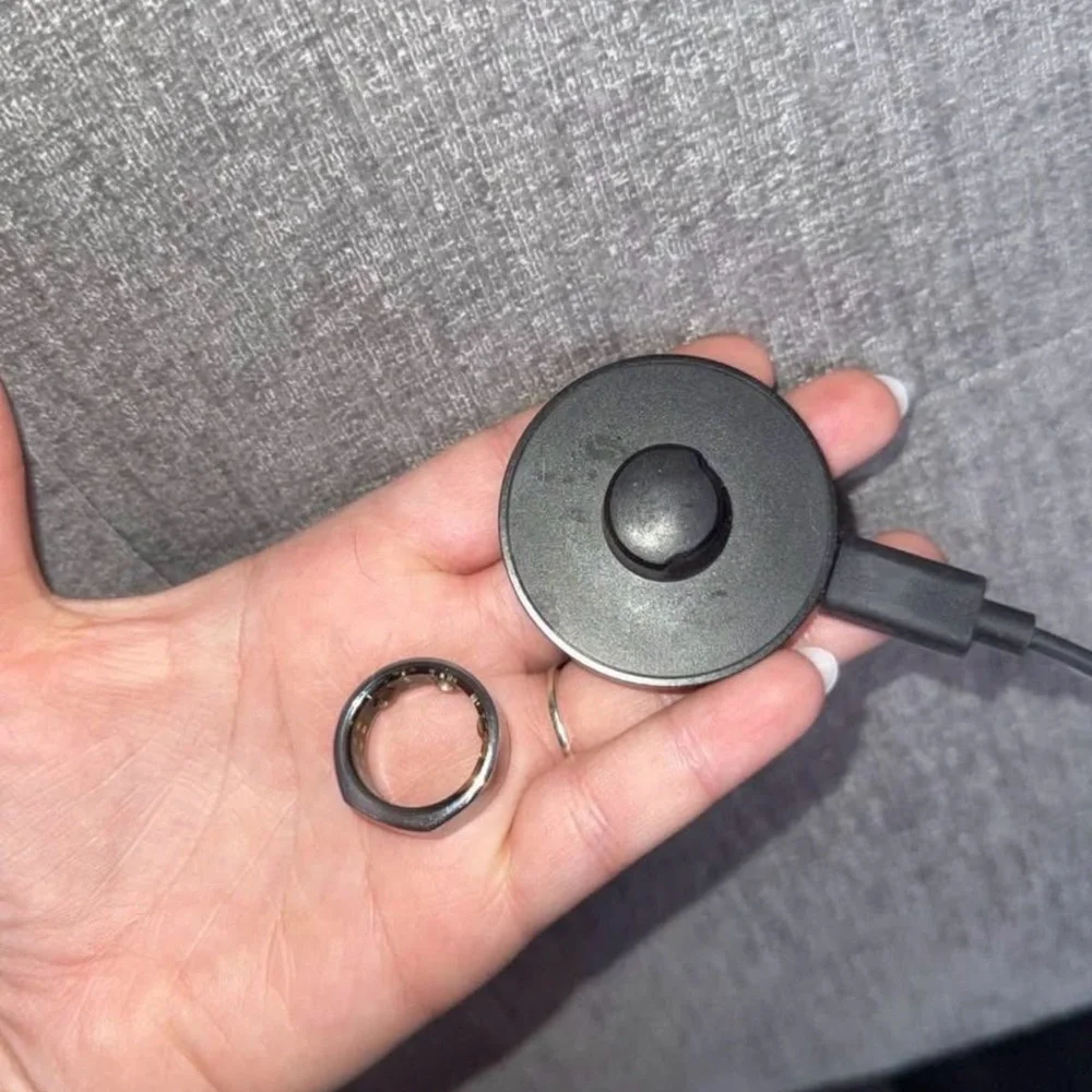 Oura Ring – Size 8 – Excellent Condition ✨